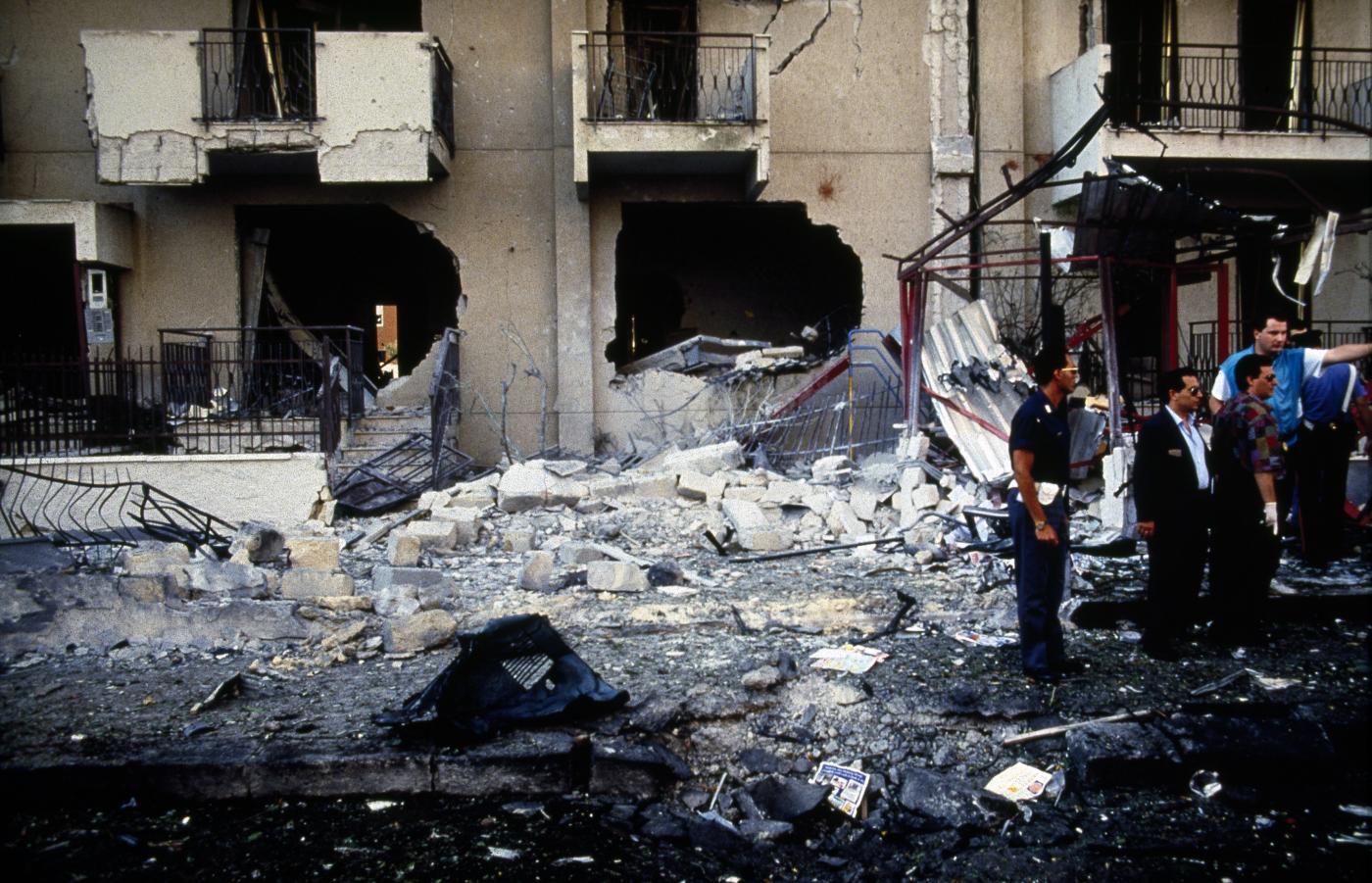 Strage di via D’Amelio, 34 anni dopo Palermo ricorda Paolo Borsellino. Mattarella: “Lui e Falcone simboli della riscossa civile del Paese” Strage di via D’Amelio, 34 anni dopo Palermo ricorda Paolo Borsellino. Mattarella: “Lui e Falcone simboli della riscossa civile del Paese”