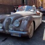 Mille Miglia, auto d’epoca sfilano per le vie di Roma