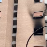 Roma, incendio in condominio: “Esplosi i vetri, le fiamme erano altissime”