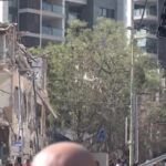 Missili iraniani su Israele, palazzi danneggiati a Tel Aviv: le immagini