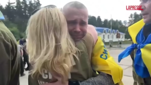 Russia-Ucraina, scambio di prigionieri tra Kiev e Mosca: la gioia su entrambe i fronti