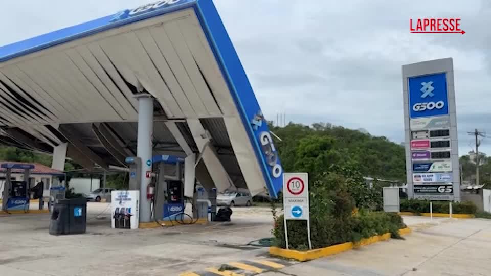 L’uragano Erick si abbatte sul Messico: le immagini L’uragano Erick si abbatte sul Messico: le immagini