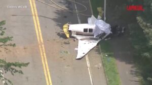 Usa, piccolo aereo si schianta in Massachusetts: il video del velivolo distrutto