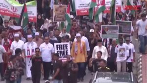 Kuala Lumpur, proteste nelle strade contro Israele e gli Usa: le immagini