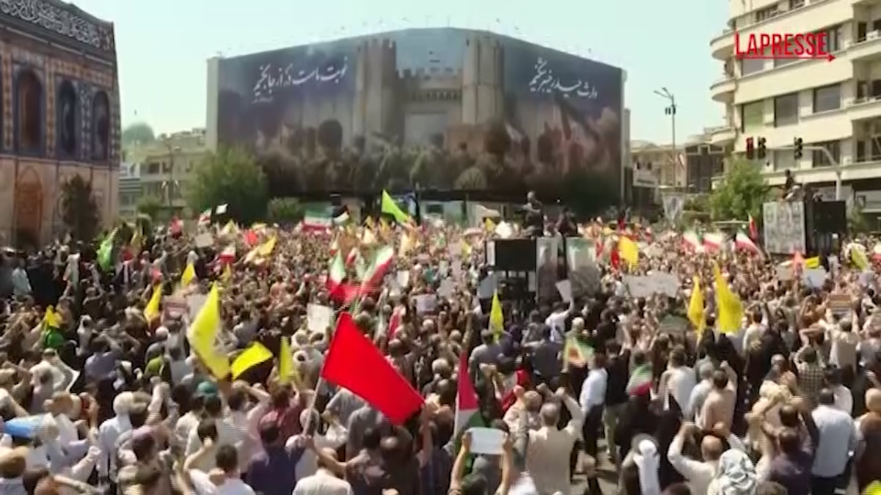 israele iran la protesta a teheran contro gli usa e gli attacchi di tel aviv le immagini