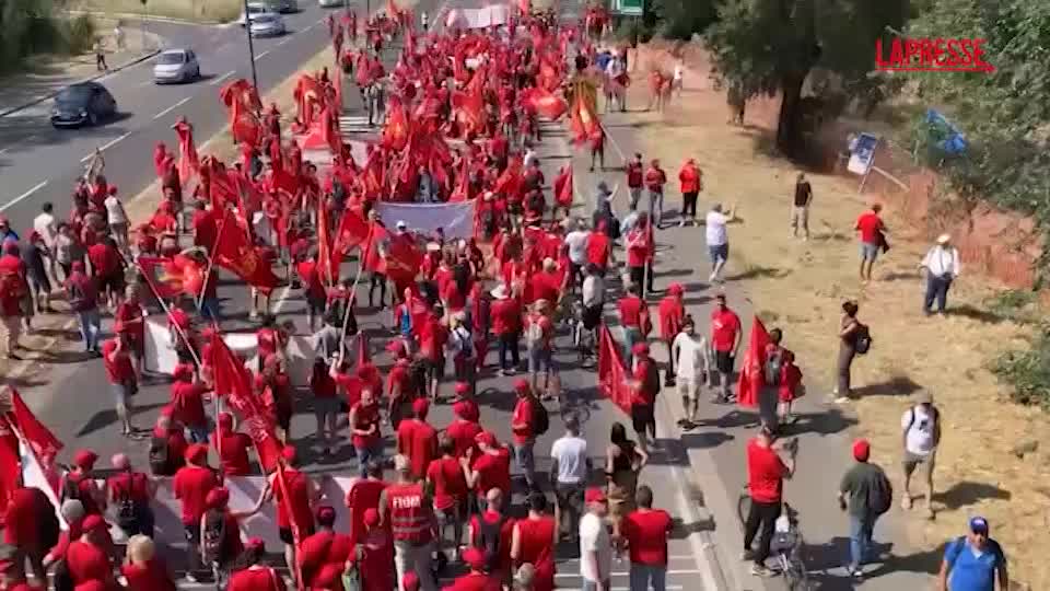 Sciopero metalmeccanici, a Bologna bloccano la tangenziale Sciopero metalmeccanici, a Bologna bloccano la tangenziale