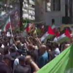 Beirut, Hezbollah in piazza per manifestare contro Usa e Israele: le immagini