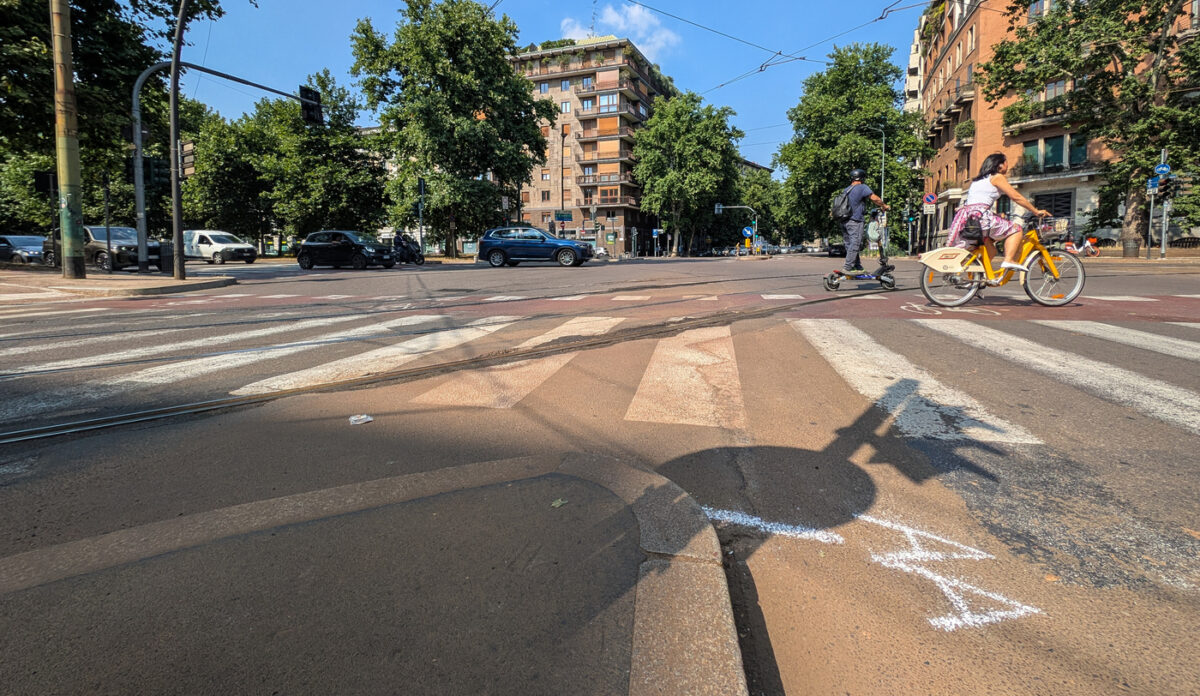 Milano, madre investe il figlio per errore. Pm: “No processo, ha già una pena disumana”