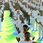 India, migliaia in strada per la giornata mondiale dello yoga: tra loro anche il premier Modi