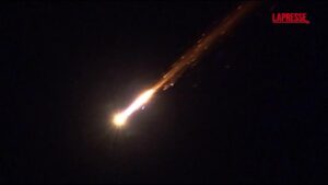 Israele-Iran, missili su Gerusalemme e Tel Aviv: le immagini degli attacchi di Teheran
