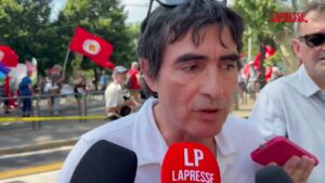 Corteo contro il riarmo, Fratoianni: “Un grande manifestazione per dire basta alle armi”