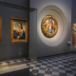 Firenze, agli Uffizi turista danneggia tela del ‘700 per un selfie