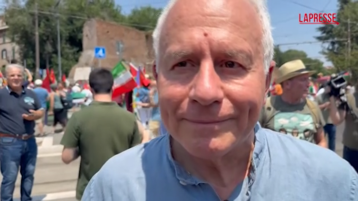 Corteo contro il riarmo, Tarquinio: “In piazza la base larga del centrosinistra”