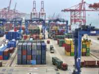 Container in un porto (immagine simbolica per i dazi)