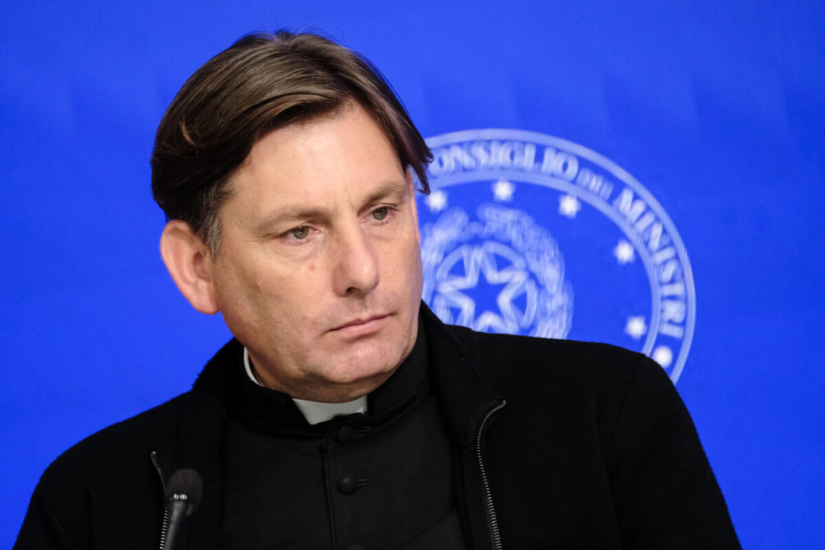 Don Coluccia: “Io minacciato e insultato al Quarticciolo”. La solidarietà di Meloni