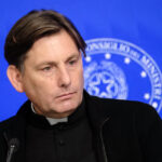 Don Coluccia: “Io minacciato e insultato al Quarticciolo”. La solidarietà di Meloni