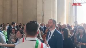 Giubileo dei governanti, le immagini dei politici che attraversano la Porta Santa a San Pietro