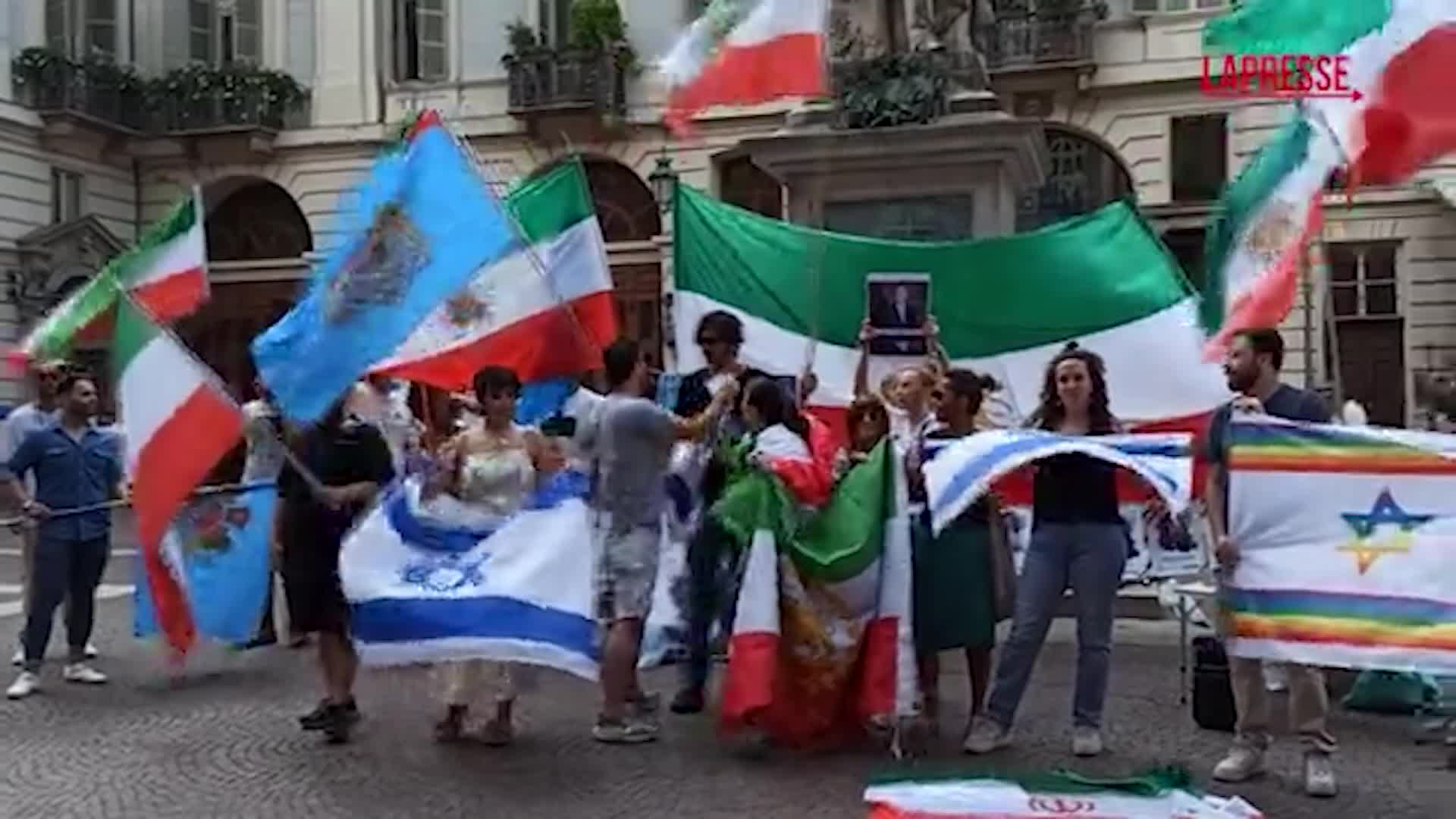 Israele Iran, a Torino sit in iraniani contro Khamenei Israele Iran, a Torino sit in iraniani contro Khamenei