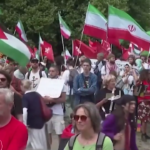 Nato, all’Aia la protesta in vista del vertice: centinaia in piazza