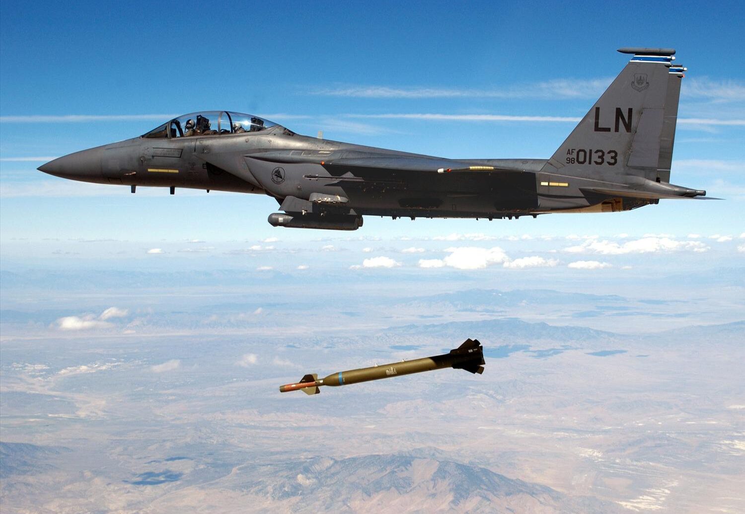 Bunker buster, cos’è la super bomba usata dagli Usa per colpire l’Iran Bunker buster, cos’è la super bomba usata dagli Usa per colpire l’Iran