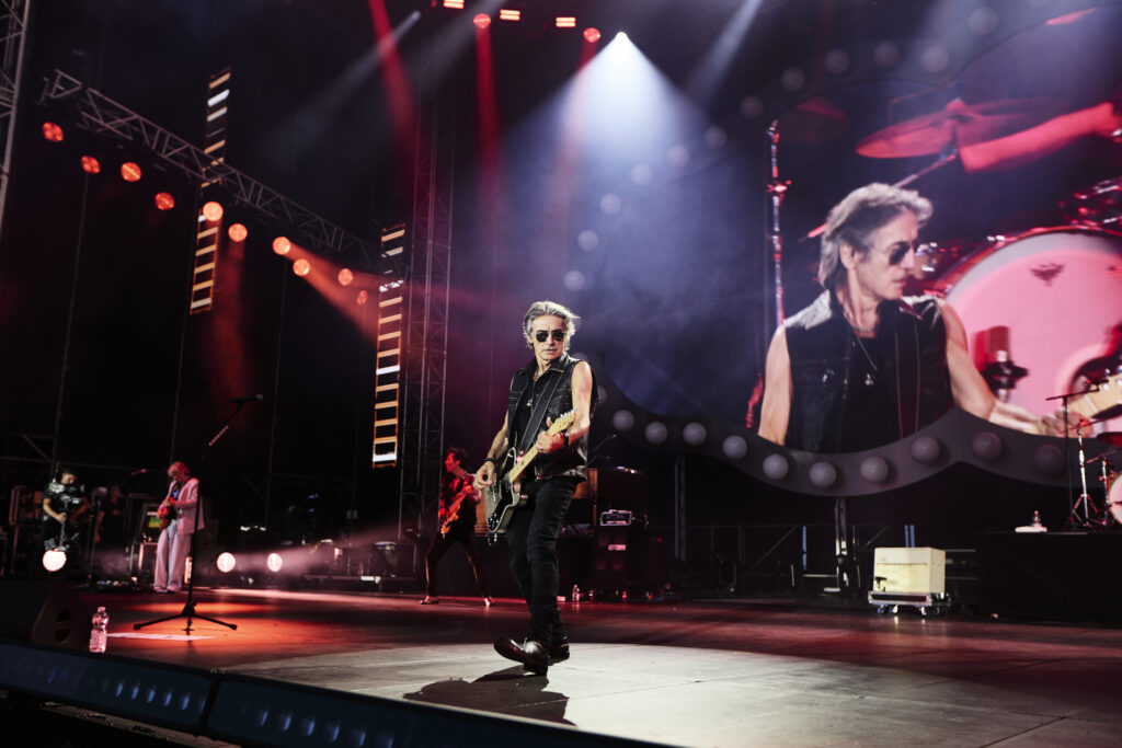 Ligabue celebra ‘La Notte delle Notti’ davanti a 100mila fan Ligabue celebra ‘La Notte delle Notti’ davanti a 100mila fan