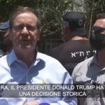 Israele, Herzog visita i luoghi colpiti dai missili iraniani a Tel Aviv