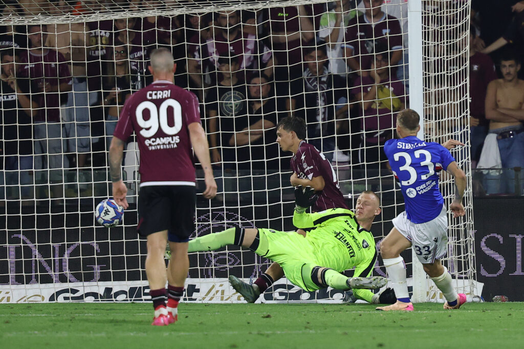 Playout Serie B, la Sampdoria vince a Salerno e si salva: caos all’Arechi Playout Serie B, la Sampdoria vince a Salerno e si salva: caos all’Arechi