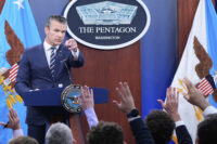 Il segretario alla Difesa Usa, Pete Hegseth, in una conferenza stampa dopo l'attacco all'Iran del 21 giugno