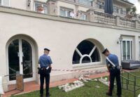 La ringhiera crollata durante una festa a Roma