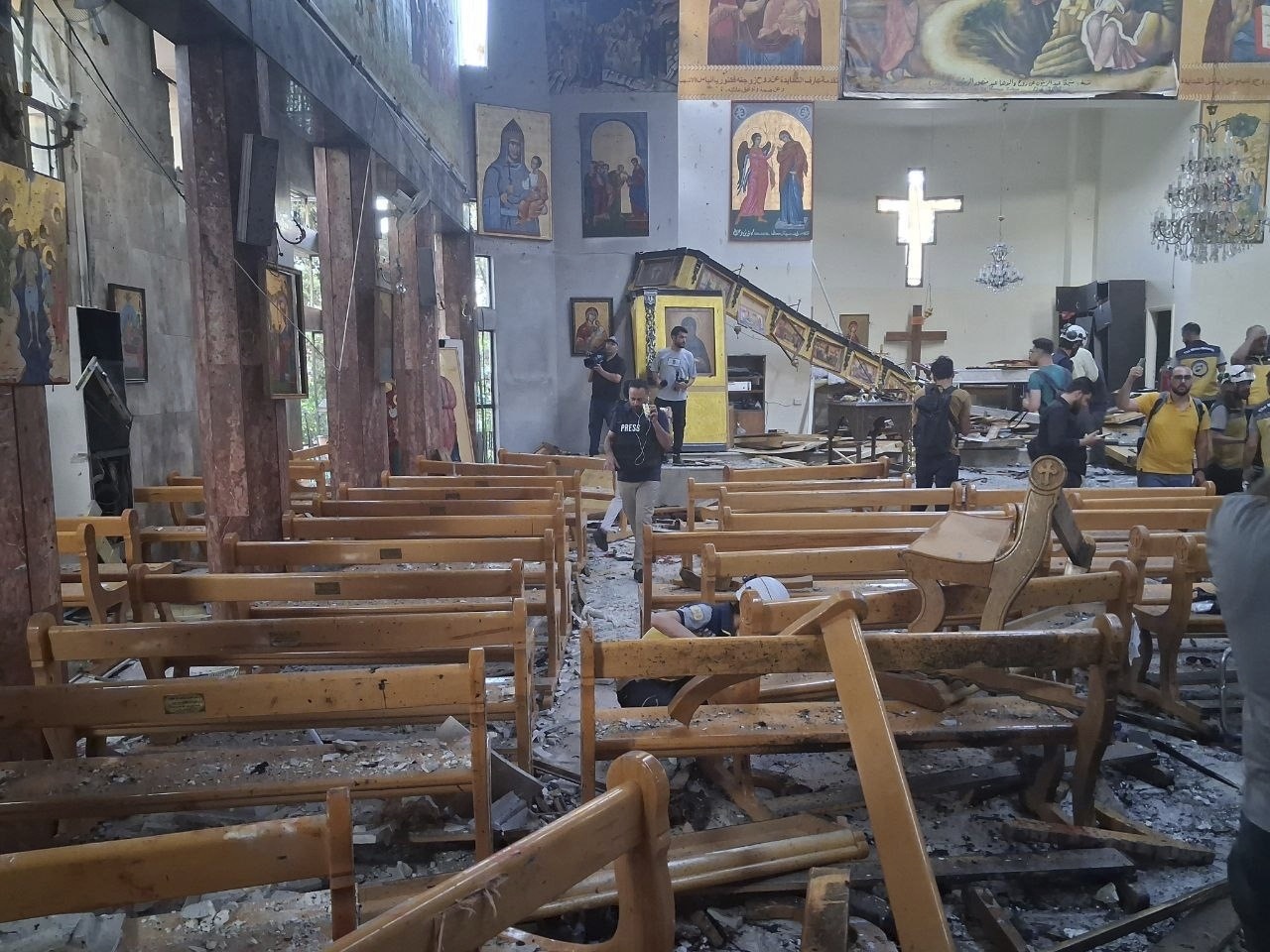 Siria, attentato suicida in una chiesa a Damasco: 9 morti e 13 feriti Siria, attentato suicida in una chiesa a Damasco: 9 morti e 13 feriti