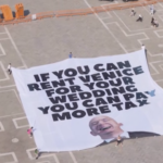 Matrimonio Bezos a Venezia, striscione di Greenpeace in Piazza San Marco