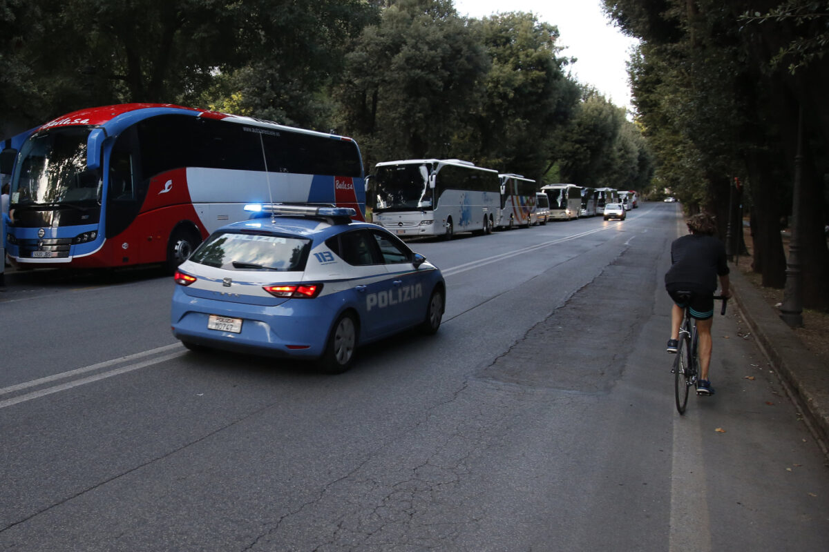 Arrestati tre poliziotti a Roma, avrebbero rapinato una cassaforte durante finta perquisizione