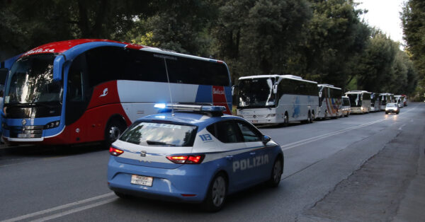 Arrestati tre poliziotti a Roma, avrebbero rapinato una cassaforte durante finta perquisizione