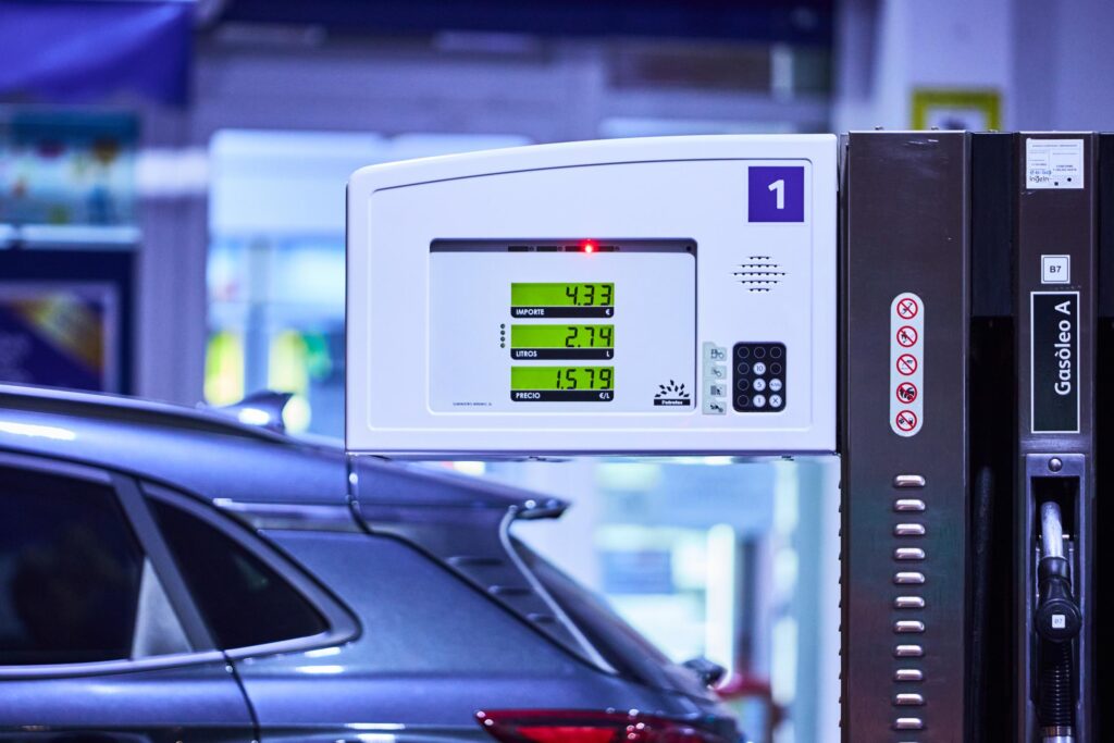 Benzina alle stelle per la crisi in Iran: in autostrada verde oltre i 2,3 euro al litro Benzina alle stelle per la crisi in Iran: in autostrada verde oltre i 2,3 euro al litro