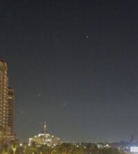 Missili sul cielo di Doha in Qatar dopo un attacco dell'Iran