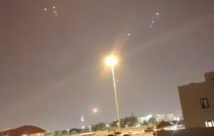Iran, nuovi attacchi israeliani a Teheran. Raid di missili su Israele