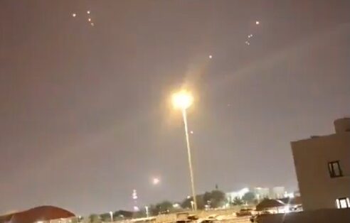 Iran, nuovi attacchi israeliani a Teheran. Raid di missili su Israele