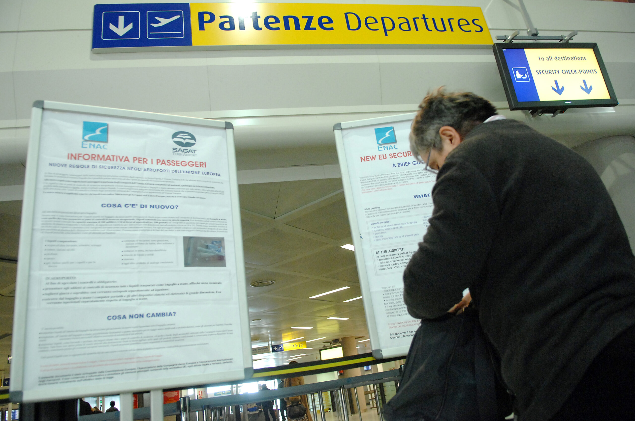 Qatar, spazio aereo chiuso: cosa sapere su voli cancellati e rimborsi