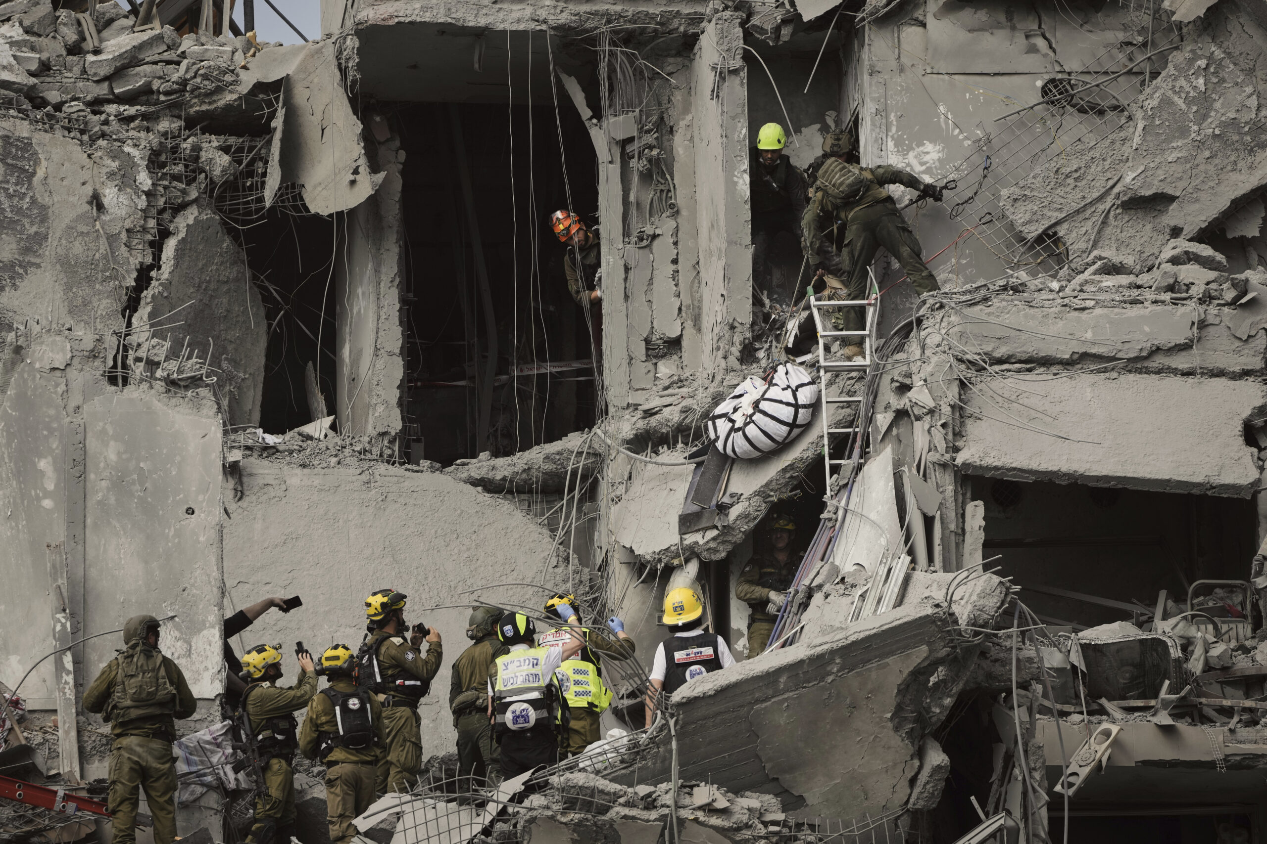 Iran, la ‘guerra dei 12 giorni’ dall’attacco di Israele alla tregua annunciata da Trump Iran, la ‘guerra dei 12 giorni’ dall’attacco di Israele alla tregua annunciata da Trump