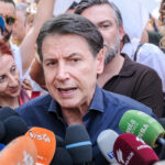 Conte e M5S all’Aja contro il riarmo: “Suicidio politico, non è priorità”