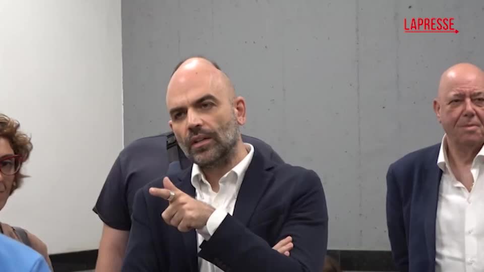 Saviano-Salvini, da Smutniak a Chiara Valerio, Veronesi e Procacci: in aula gli amici dello scrittore
