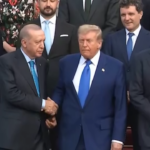 Vertice Nato 2025, la foto di gruppo dei leader all’Aia