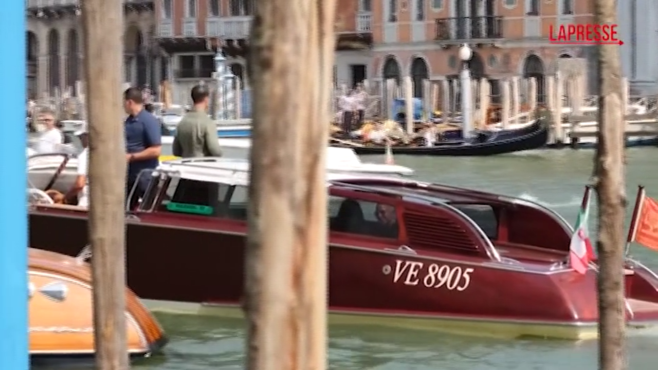 Matrimonio Bezos a Venezia, l’arrivo del miliardario e Lauren Sanchez in Laguna