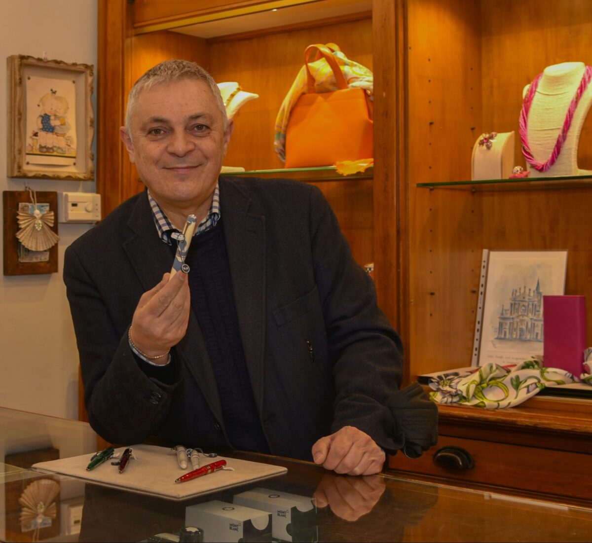 Busto Arsizio, commerciante ucciso a coltellate: omicida in fuga