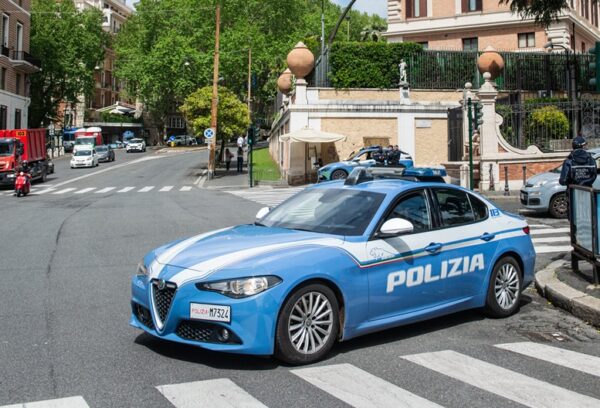 Busto Arsizio, commerciante ucciso a coltellate: omicida in fuga