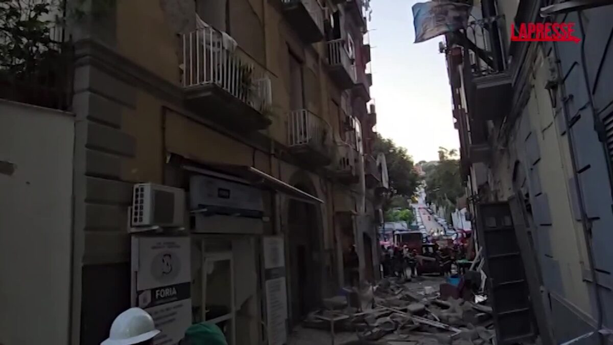 Napoli, esplosione in un locale di via Foria: morto un 55enne, quattro i feriti