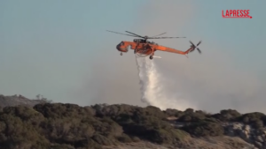 Vasti incendi in Grecia: evacuate comunità vicino a Atene