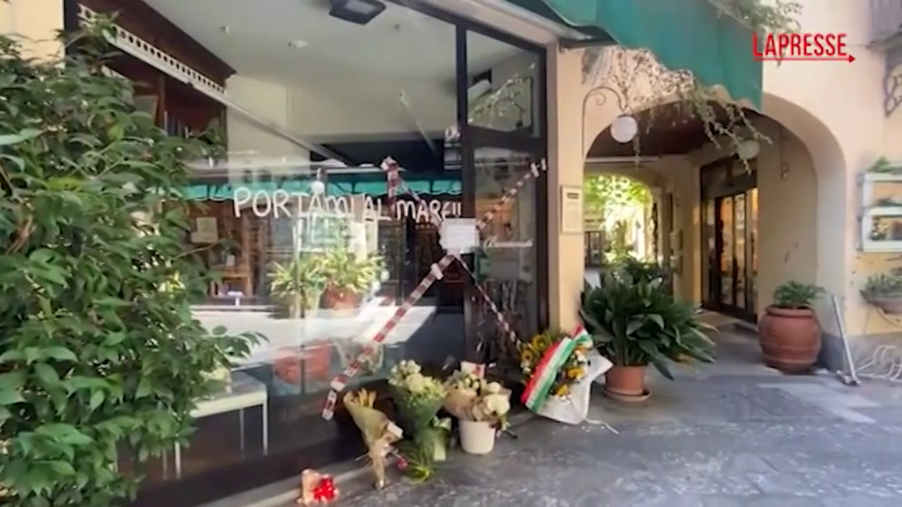 busto arsizio fiori all8217ingresso del negozio luogo dell8217omicidio le immagini