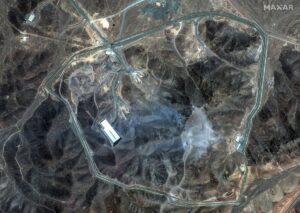 Iran, Usa valutano incentivi a Teheran per ritorno a negoziati. Trump: “Non torneranno al nucleare”