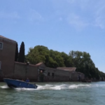 Jeff Bezos, la sicurezza al lavoro sull’isola di San Giorgio nel giorno del ‘si’